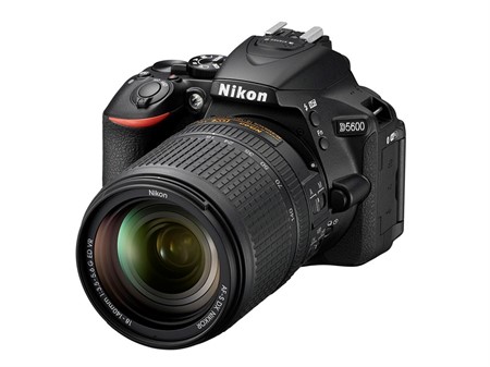 Nikon system D5600 med AF-S 18-140 VR